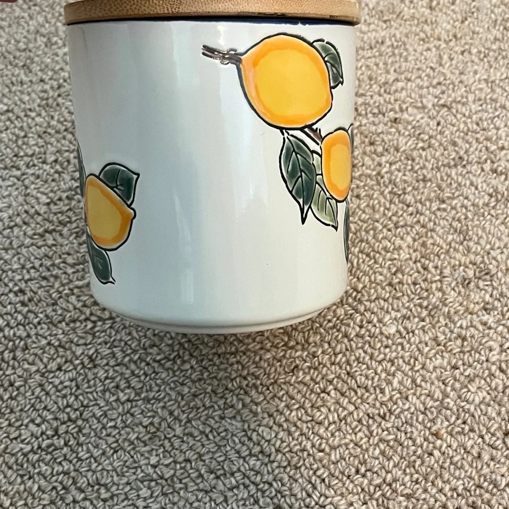 LAST CHANCE! Lemon Ceramic Canister with Wooden Lid 🍋 - Picture 3 of 4